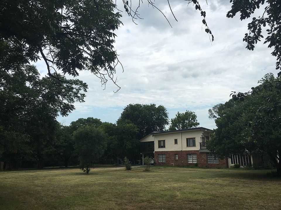 1st image of 200 Wild Oak Ln