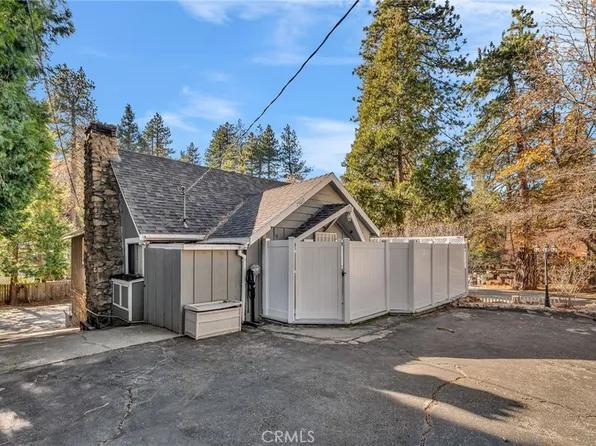 23023 Oak Ln, Crestline, CA 92325