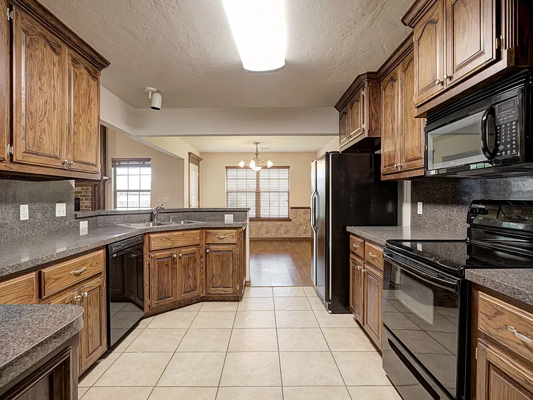 509 Finch St — Photo 10