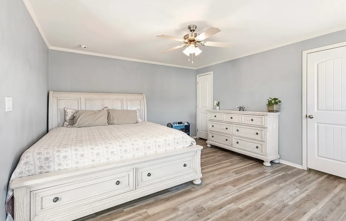 3 bed, 1216 sqft, $2,100 — Photo 4