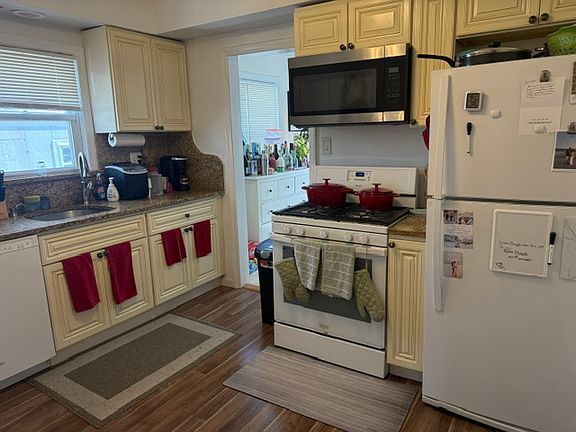 2nd image of 633 W Market St #1