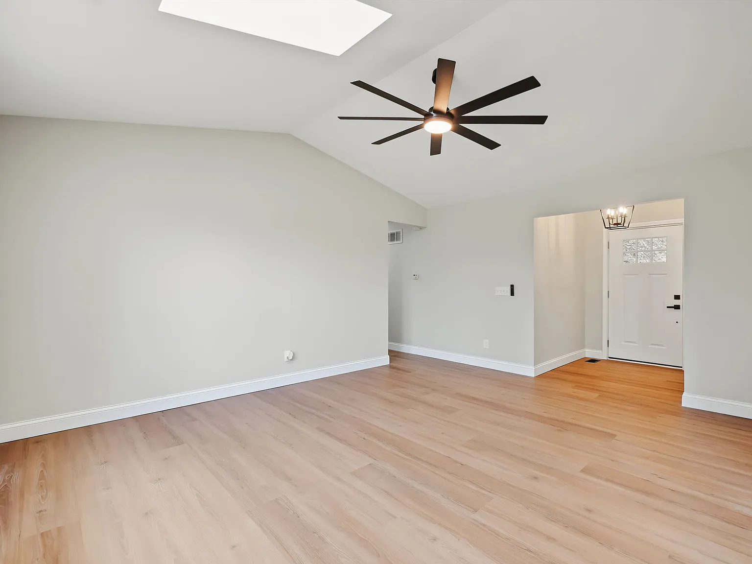 3 bed, 2.5 bath, 2279 sqft, $2,700 — Photo 3