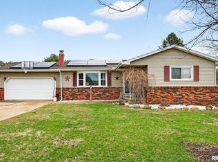 200 Falcon Dr, Green Valley, IL 61534