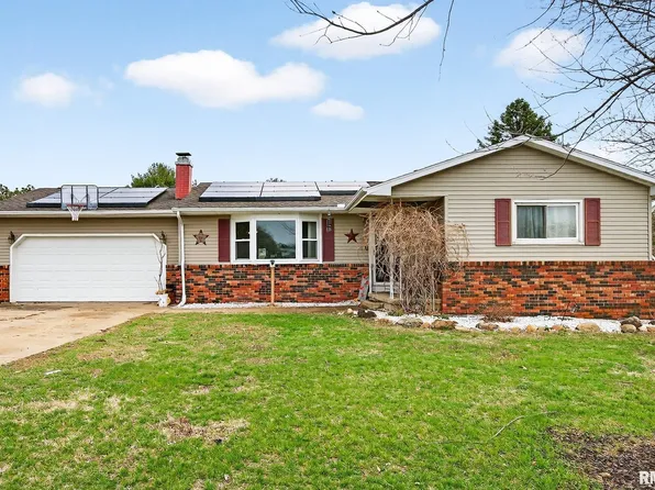 200 Falcon Dr, Green Valley, IL 61534