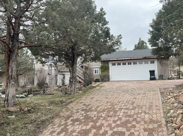 3 bed, 2.0 bath, 1554 sqft, $1,300, 5212 Palomino Rd #A, Weed, CA 96094