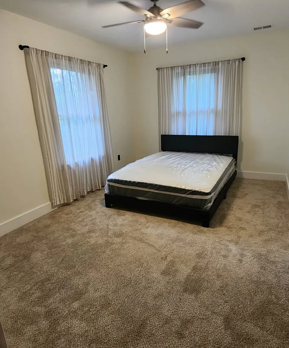 5 bed, 3200 sqft, $4,200 — Photo 4