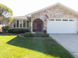 15821 Ridgeland Ave, Oak Forest, IL 60452