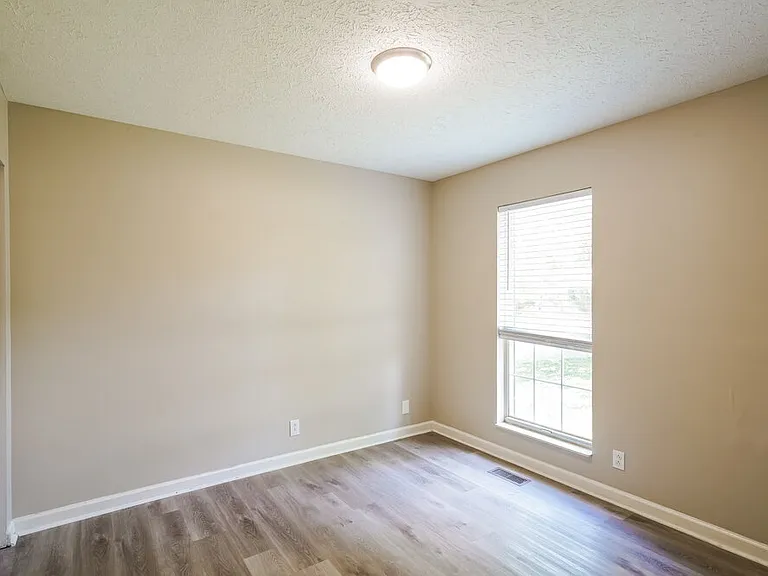 100 E Hbr — Photo 11