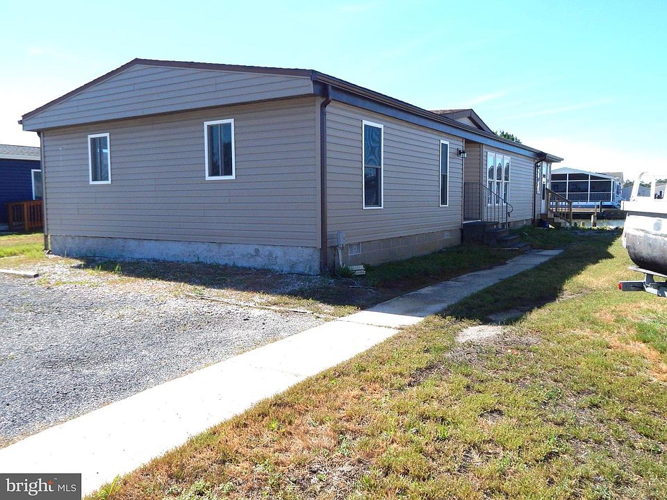 1st image of 35587 Pine Dr