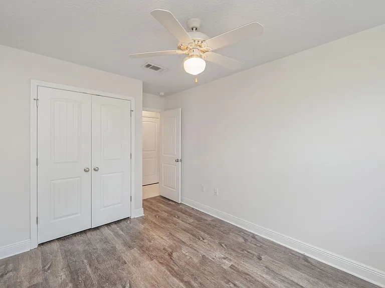 146 Crossing Lane F Santa — Photo 25