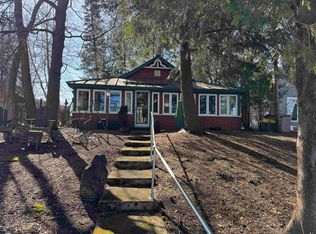 E1376 Grandview Rd, Waupaca, WI 54981