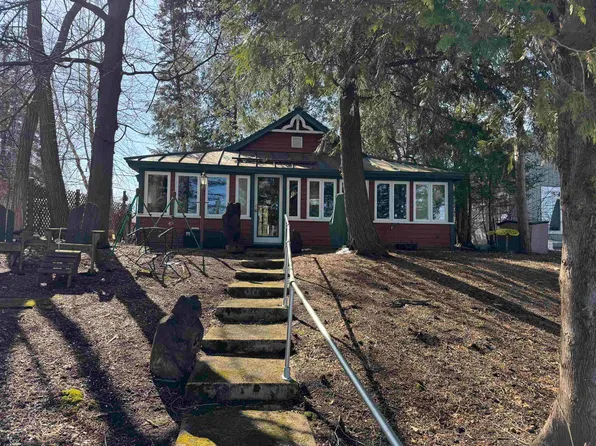 E1376 Grandview Rd, Waupaca, WI 54981