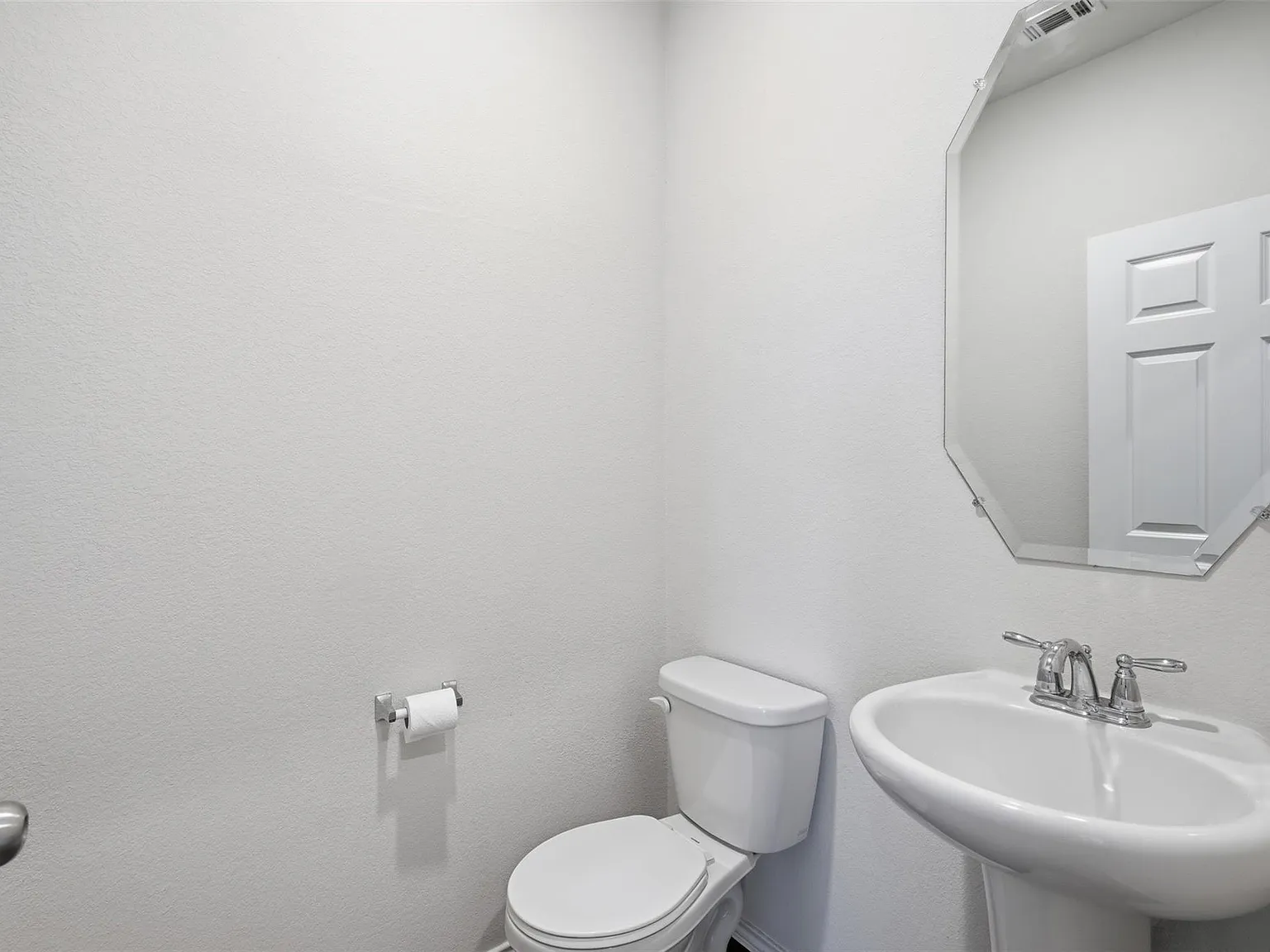 3 bed, 2.5 bath, 1692 sqft, $2,200 — Photo 4