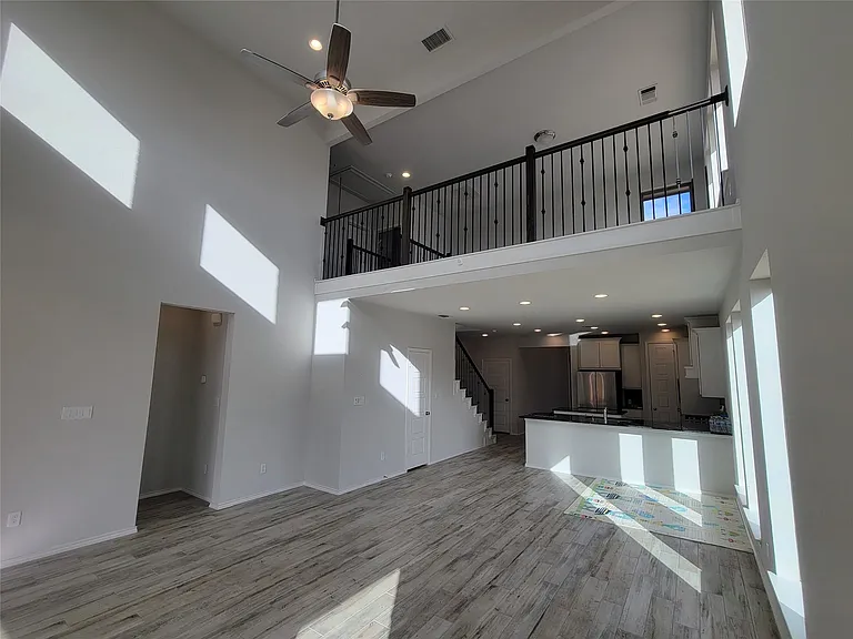 113 Bluff Creek Ln — Photo 2
