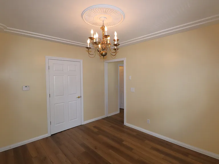 Beautifully Restored Townhouse — Photo 19