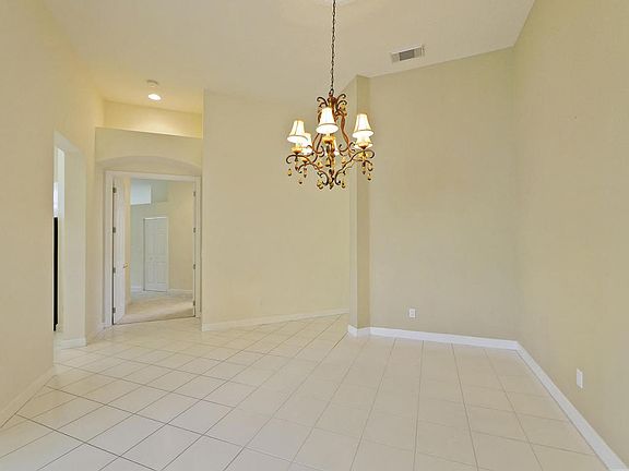 4th image of 711 SW Great Exuma Cv