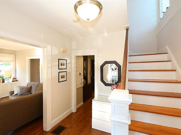 3rd image of 1229 Corbett St