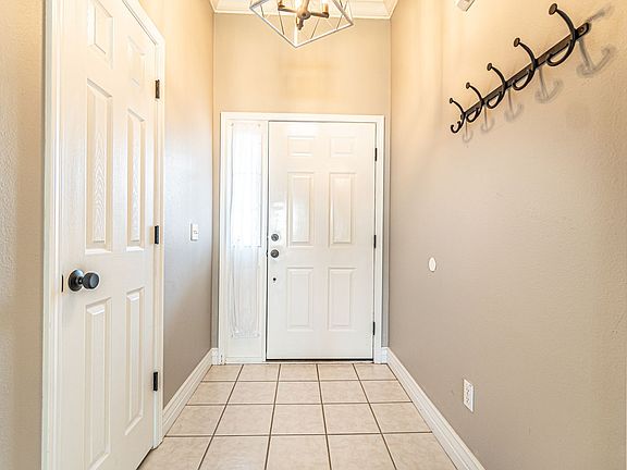 2nd image of 706 Picadilly St