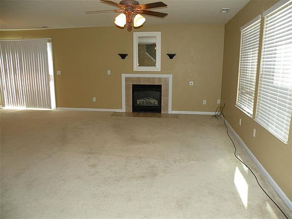 3rd image of 379 Hartford Ct
