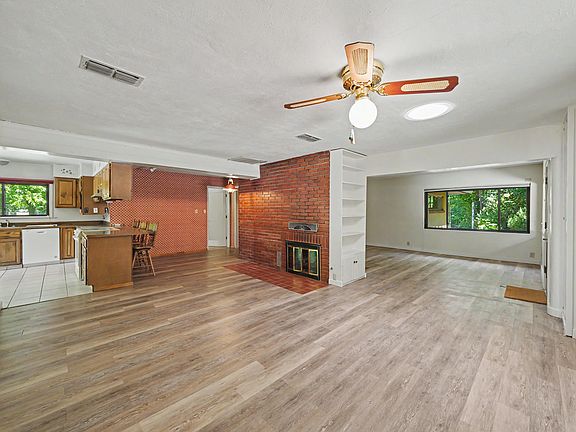 5th image of 2950 Irene St