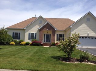 6 S Grosser Pl, Somerset, NJ 08873