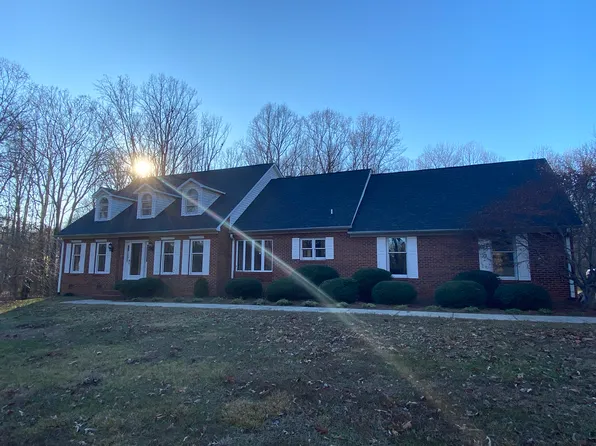 931 Lake Dr, Kernersville, NC 27284