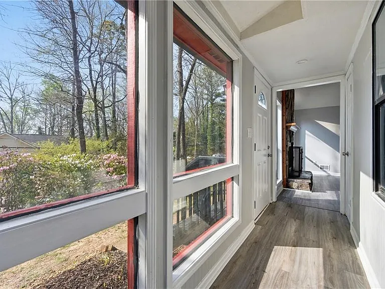 4380 Cary Dr — Photo 2