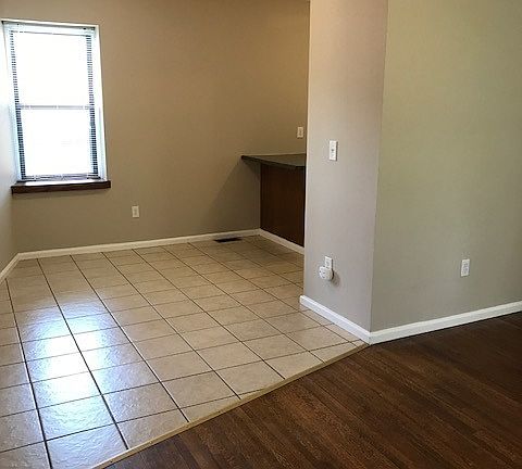5th image of 3817 Wilmington Ave APT 2W