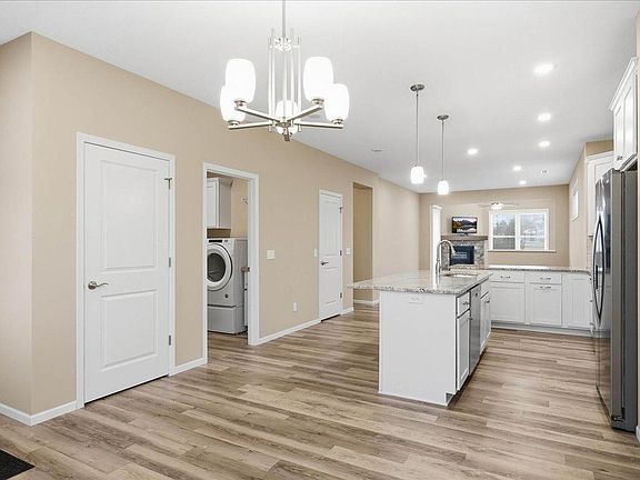 3rd image of 527 Morgan Dr