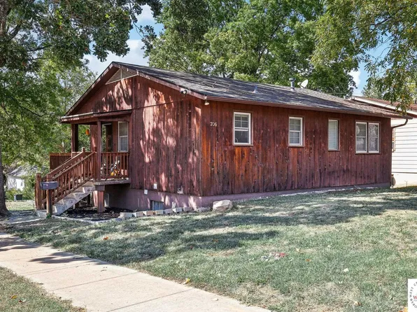 706 Hickory St, Warrensburg, MO 64093