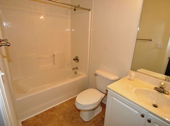 5th image of 2121 Oaklawn Ct