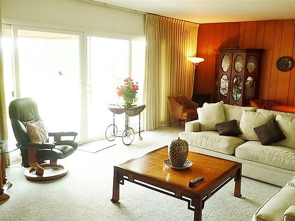 5th image of 200 N Waverly Pl