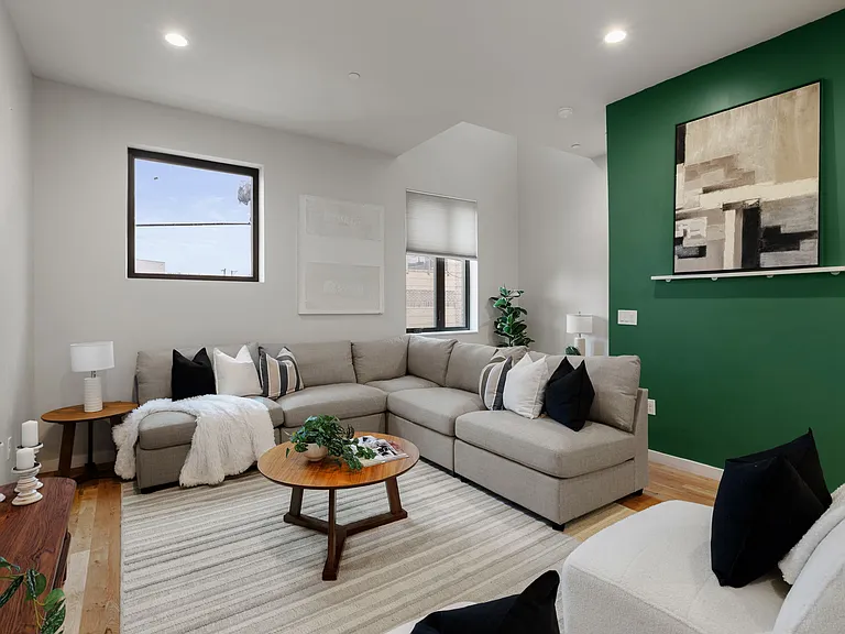 1720 Folsom St #B — Photo 2