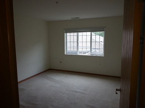 4th image of 605 Barrington Ave #2