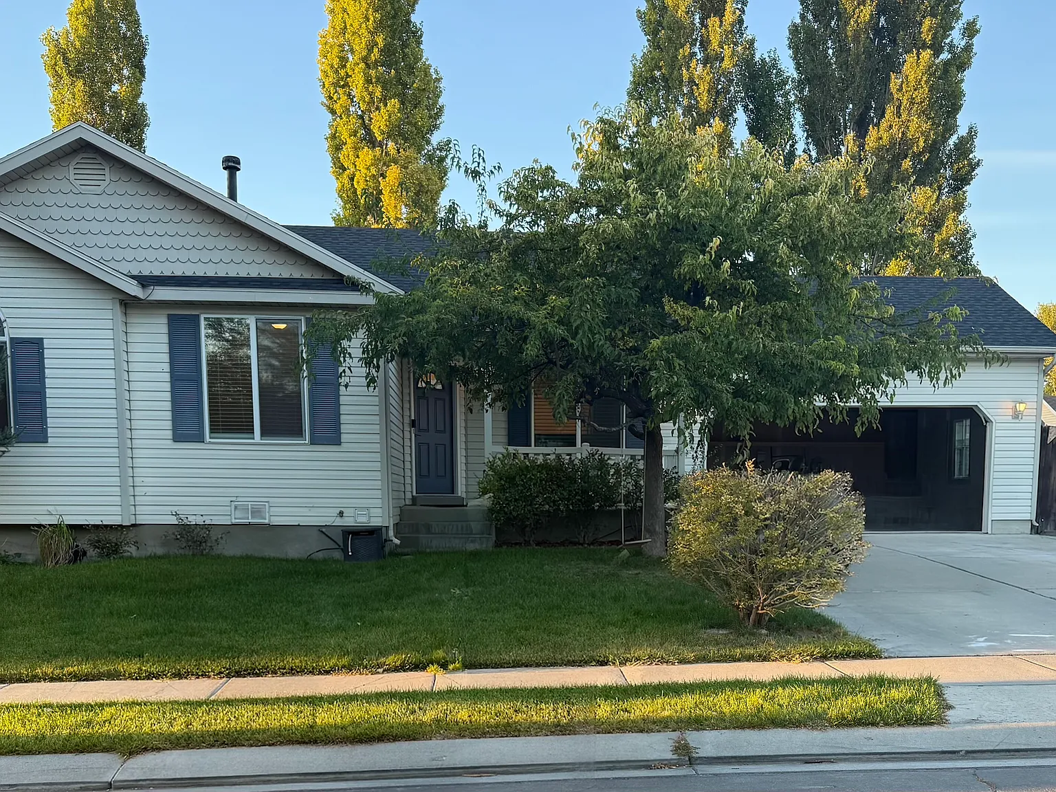 4 bed, 2118 sqft, $2,500 — Photo 1