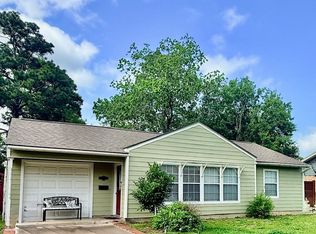 1017 E Miller St, Angleton, TX 77515