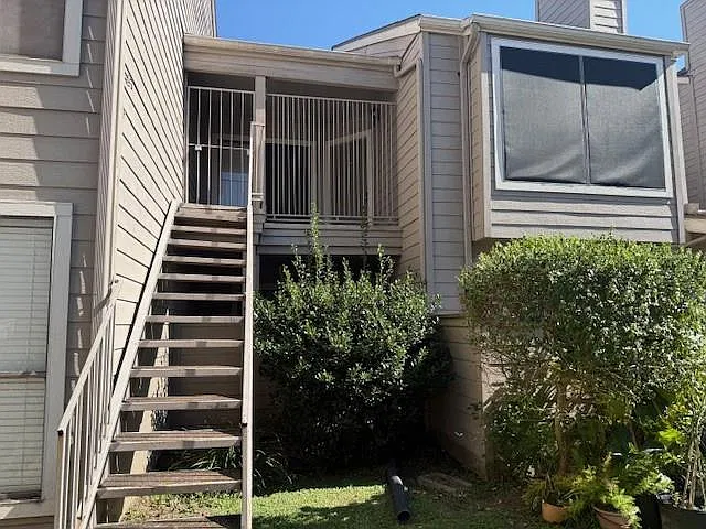 1 bed, 1.0 bath, 835 sqft, $1,300 — Photo 1