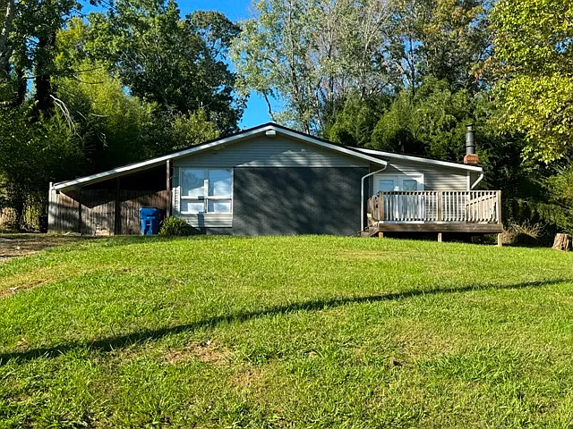 3 bed, 1300 sqft, $1,400 — Photo 1