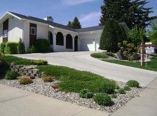 3150 Winnipeg Dr, Bismarck, ND 58503