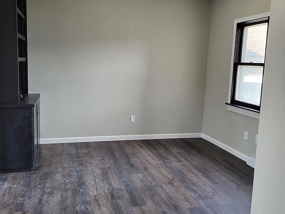 3rd image of 529 Sullivan Ave