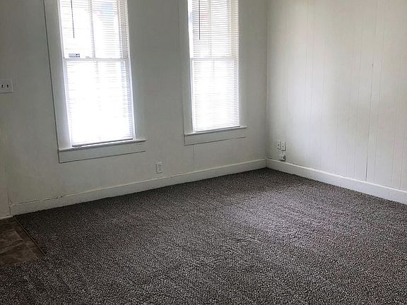 2nd image of 806 Ottawa St