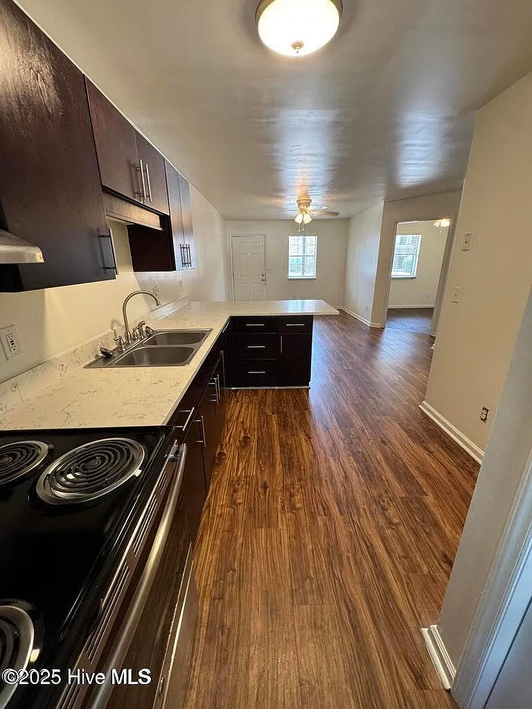 2 bed, 1.0 bath, 800 sqft, $1,095 — Photo 4