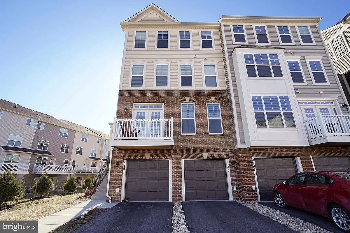 3 bed, 2.5 bath, 2174 sqft, $2,900 — Photo 2