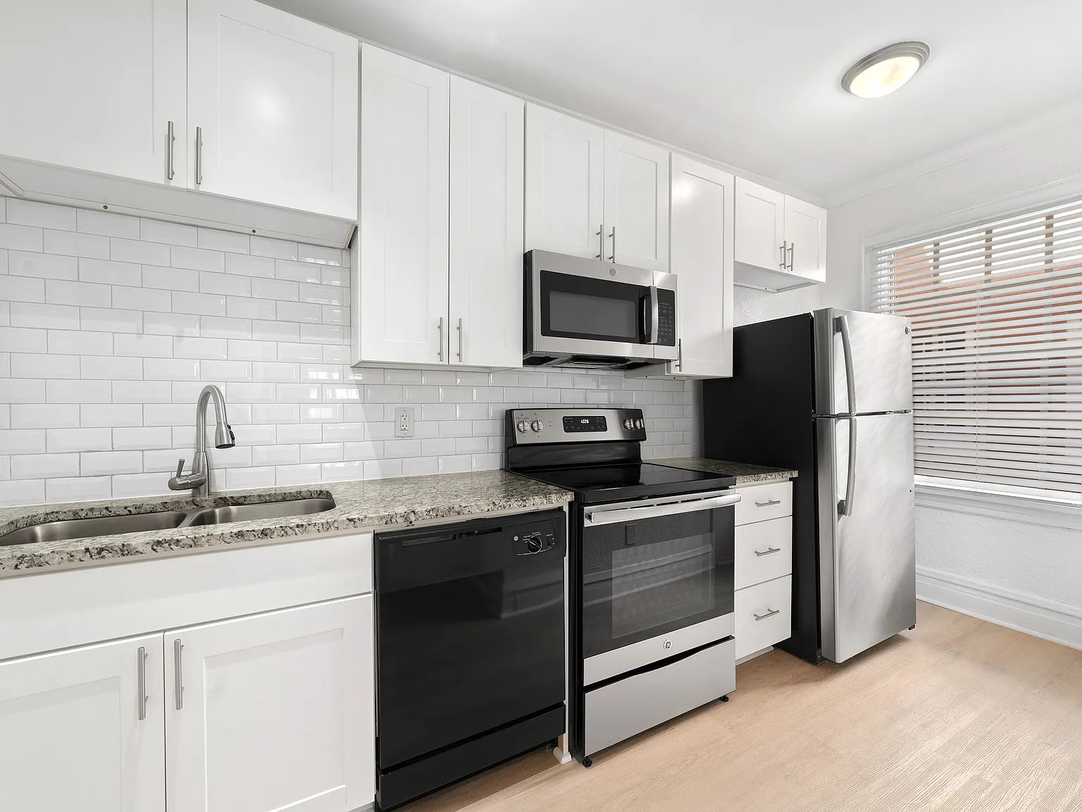 Clewis by Innovo Living Hyde Park — Photo 4