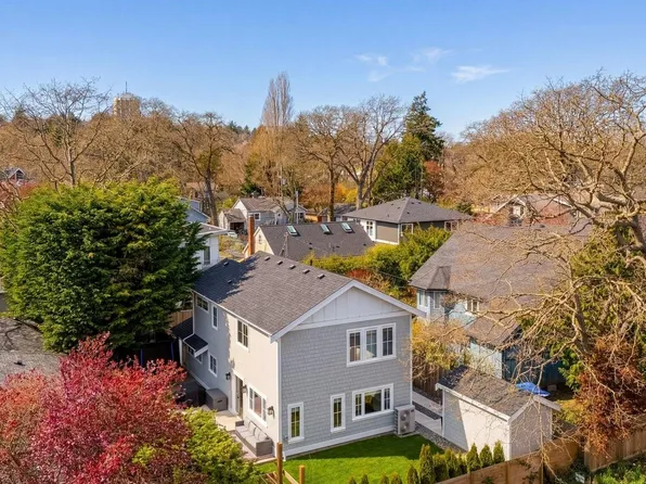 957 Maddison St, Victoria, BC V8S 4C6