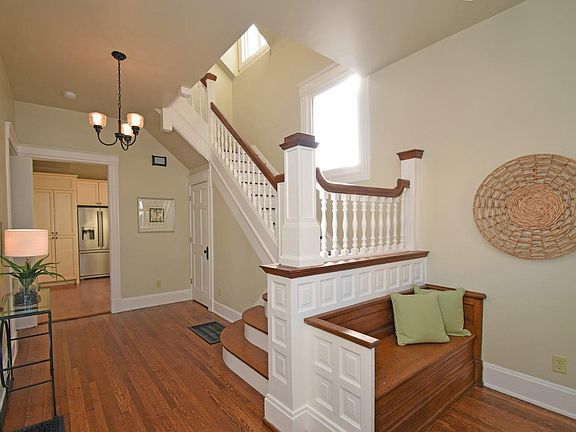 3rd image of 1675 Pullan Ave