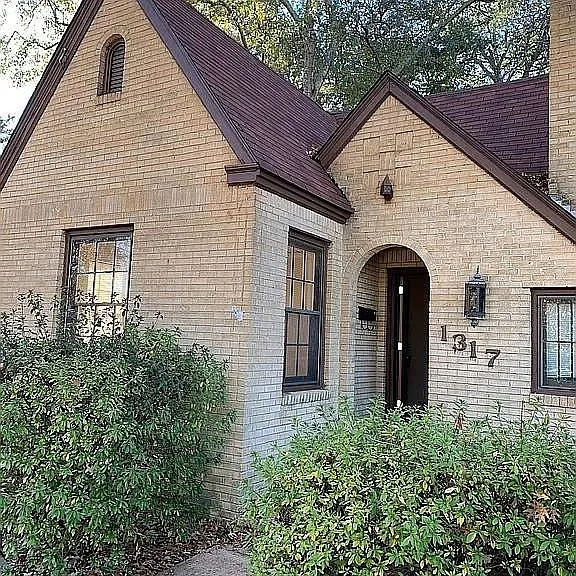 1317 Sneed Dr — Photo 3