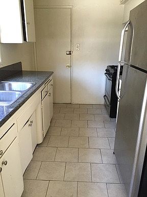 2nd image of 526 N Madison Ave APT 1