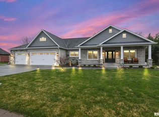 720 Prairie Lake Dr, Sherman, IL 62684