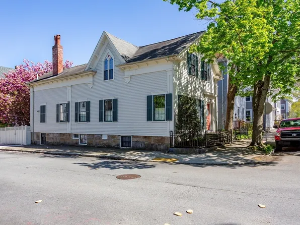 90 Walden St, New Bedford, MA 02740